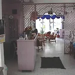 Senaydin モーテル